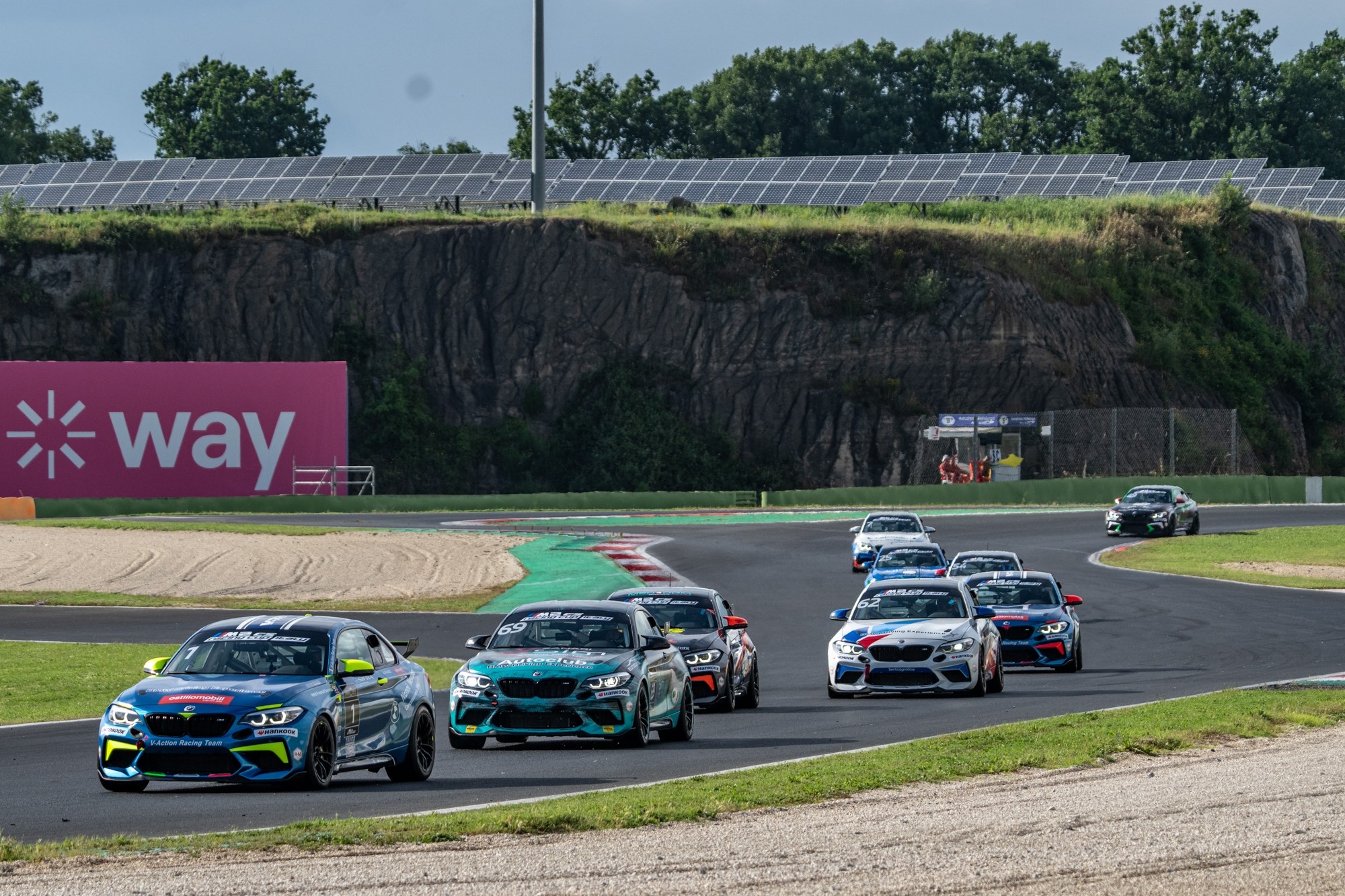 P90509367_lowRes_bmw-m2-cs-racing-cup