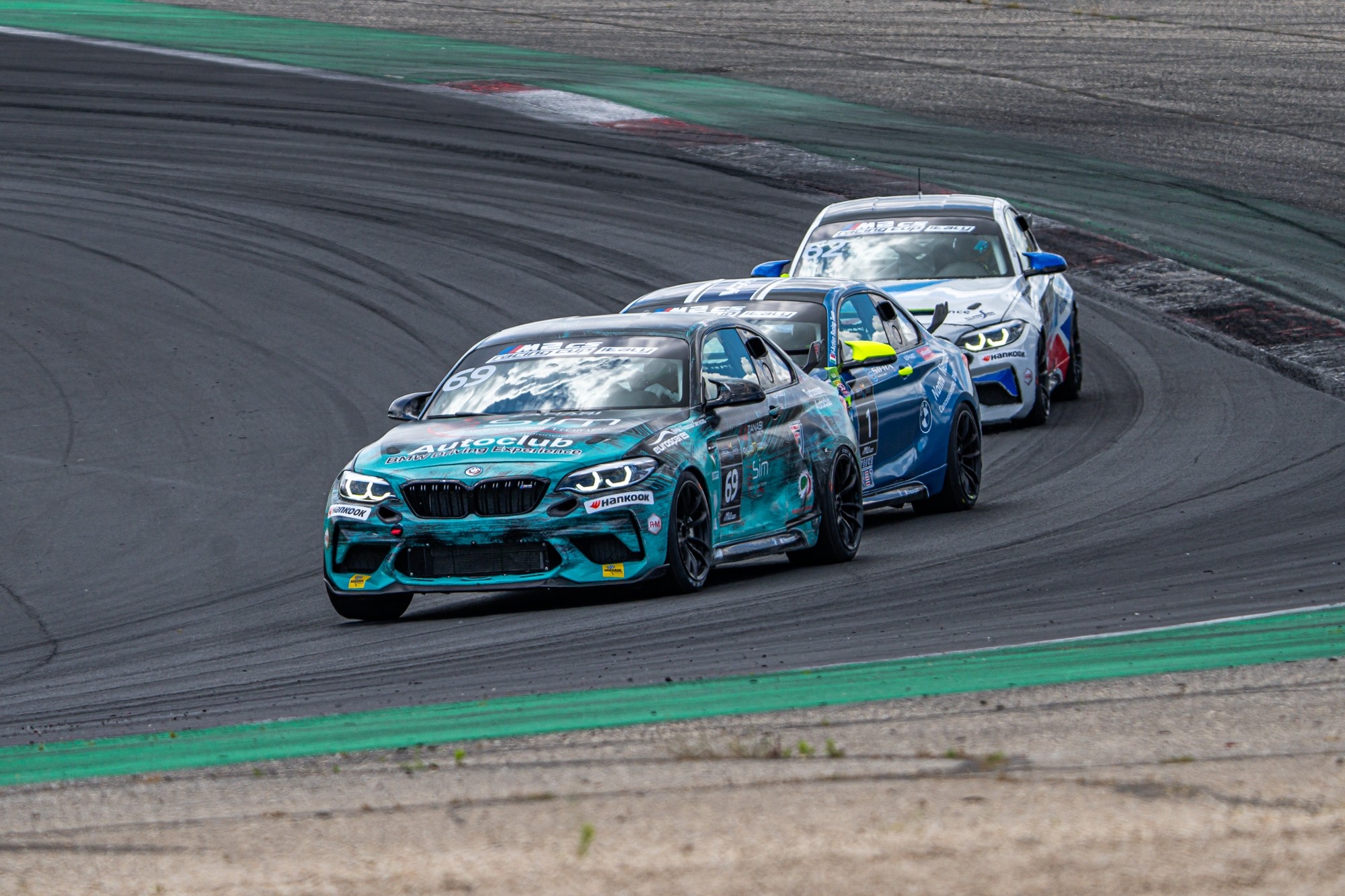 P90509383_lowRes_bmw-m2-cs-racing-cup
