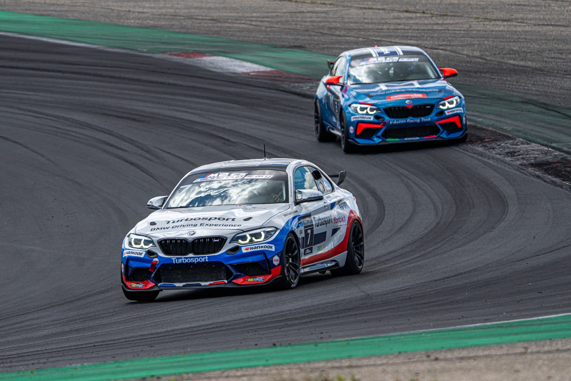 P90509384_lowRes_bmw-m2-cs-racing-cup
