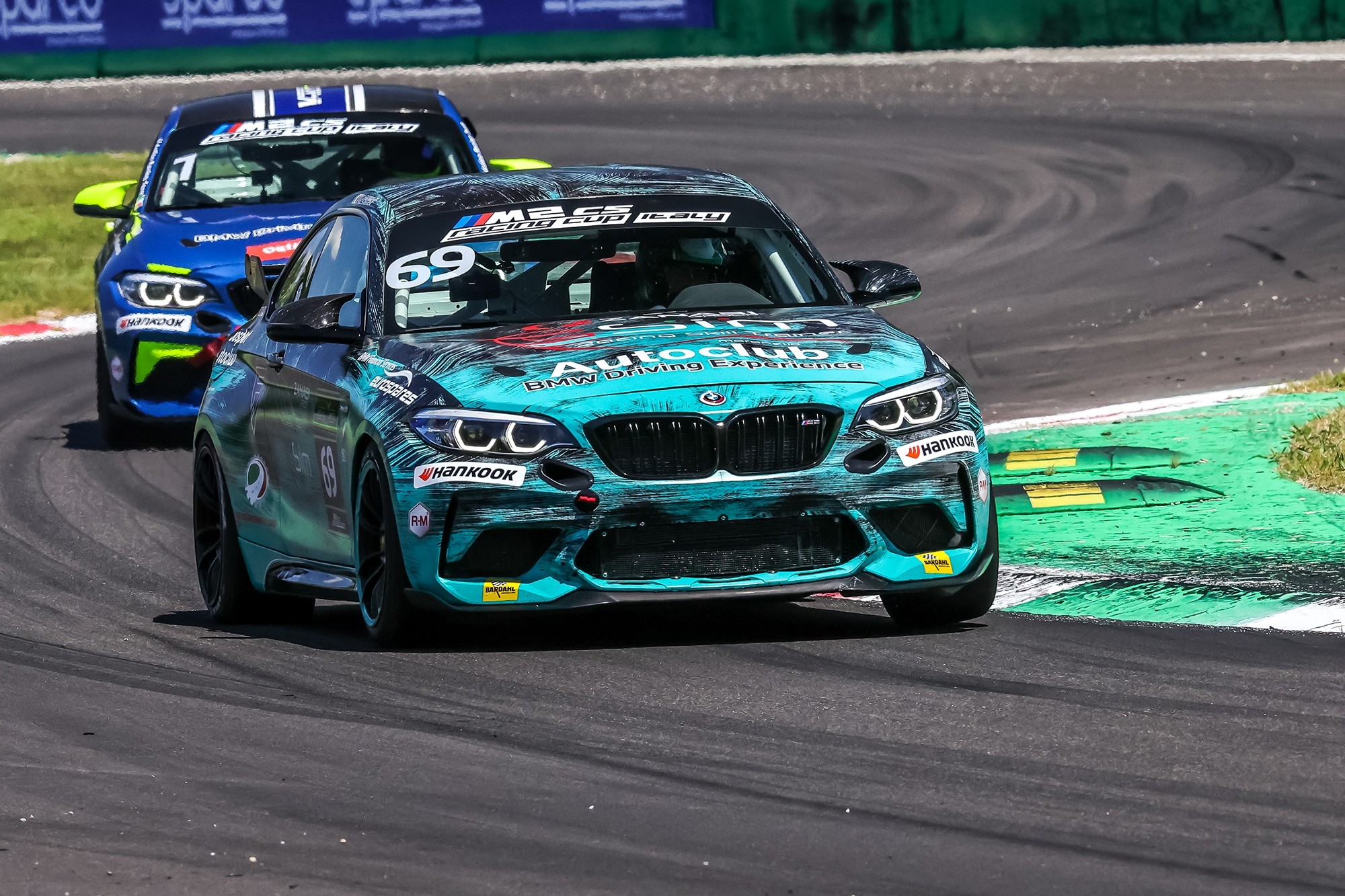 P90512192_lowRes_bmw-m2-cs-racing-cup